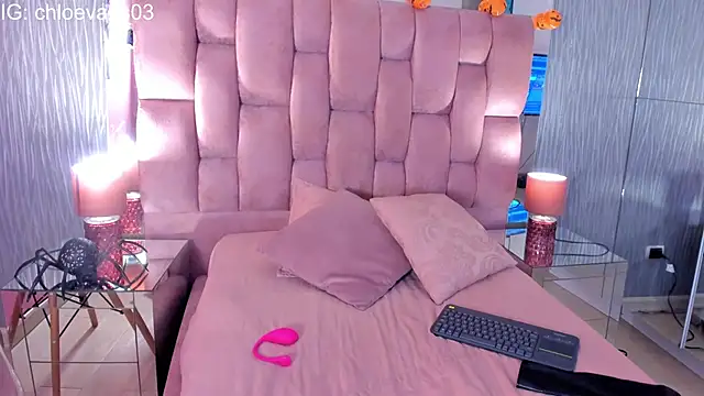 Chloe evans   online show from 10.31.25