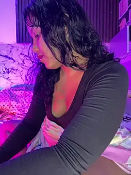 Snapshot of Loaysi chatting on 12.03.24 Loaysi online show from 12.03.24