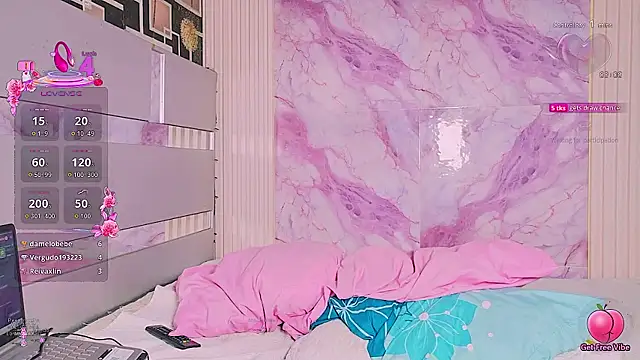 Snapshot of Loaysi chatting on 10.01.25 Loaysi online show from 10.01.25