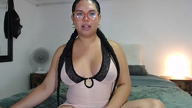 Snapshot of flowerdirtty chatting on 10.12.25 flowerdirtty online show from 10.12.25