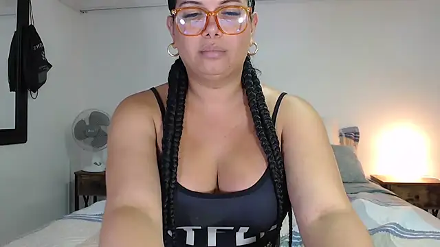 Snapshot of flowerdirtty chatting on 10.26.25 flowerdirtty online show from 10.26.25