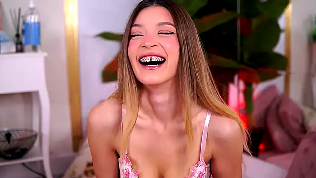 EvaWarenn online show from 10.22.25