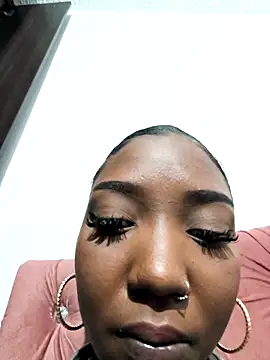 Snapshot of lilit_kyteler chatting on 10.19.25 lilit kyteler online show from 10.19.25