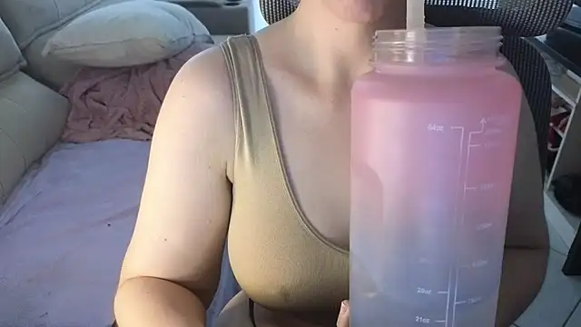 Snapshot of MommyLoveAanal chatting on 10.27.25 MommyLoveAanal online show from 10.27.25