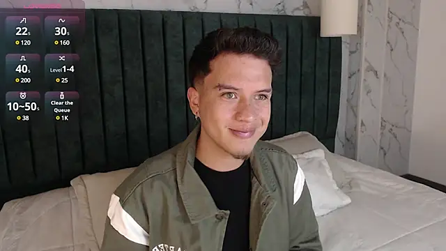 Snapshot of MrUniverse_ chatting on 01.05.25 MrUniverse online show from 01.05.25