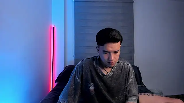 Snapshot of MrUniverse_ chatting on 03.18.25 MrUniverse online show from 03.18.25