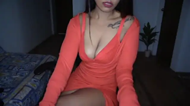 Snapshot of Suzie_darling chatting on 05.22.26 Suzie darling online show from 05.22.26