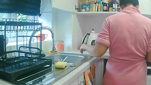 Snapshot of magical_mia chatting on 10.07.25 magical mia online show from 10.07.25