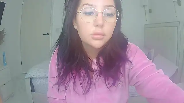 Snapshot of magical_mia chatting on 05.20.26 magical mia online show from 05.20.26
