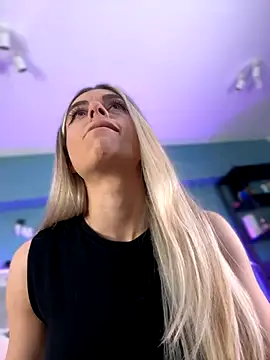 Snapshot of HaileyMadow chatting on 10.26.25 HaileyMadow online show from 10.26.25