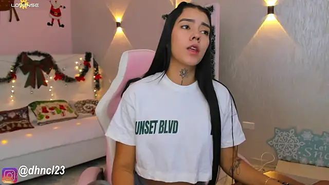 miagomezweb1 online show from 12.13.24