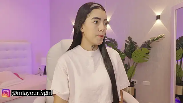 miagomezweb1 online show from 09.30.25