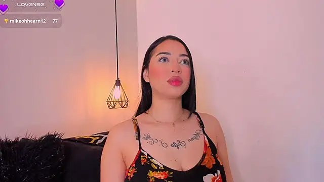 Snapshot of AnthonellaSweet chatting on 10.11.25 AnthonellaSweet online show from 10.11.25