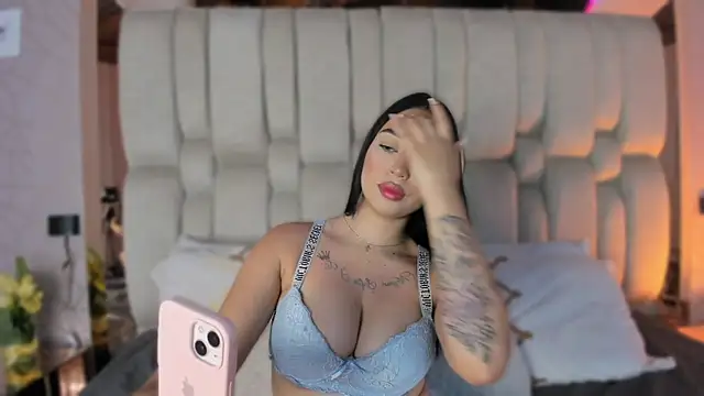 Snapshot of AnthonellaSweet chatting on 10.21.25 AnthonellaSweet online show from 10.21.25