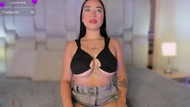 Snapshot of AnthonellaSweet chatting on 10.28.25 AnthonellaSweet online show from 10.28.25