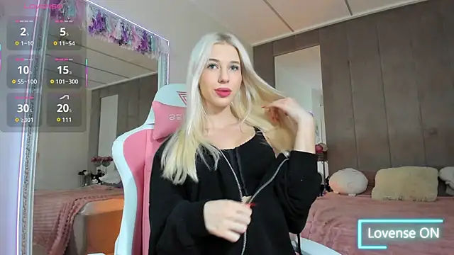 Snapshot of Yanna_miana chatting on 10.08.25 Yanna miana online show from 10.08.25