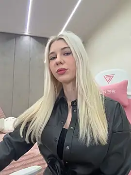 Snapshot of Yanna_miana chatting on 10.16.25 Yanna miana online show from 10.16.25