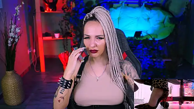 MonicaMaxwel online show from 02.04.25