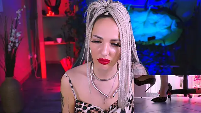 MonicaMaxwel online show from 02.05.25