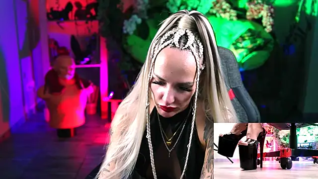 MonicaMaxwel online show from 10.16.25