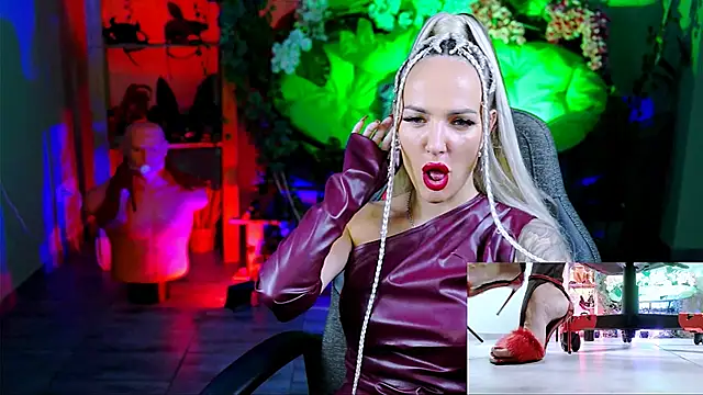 MonicaMaxwel online show from 10.25.25