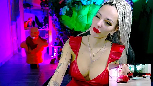 MonicaMaxwel online show from 12.17.25