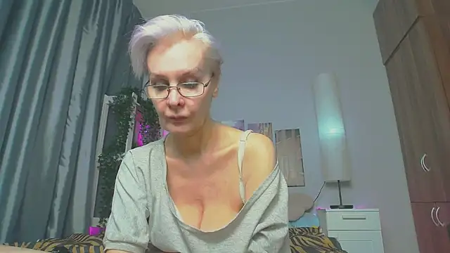 HelgaHimmell online show from 02.28.25