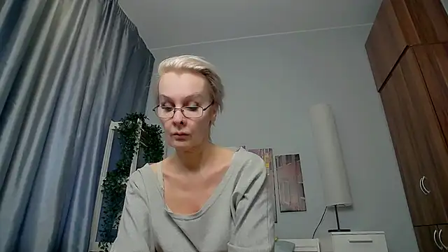 HelgaHimmell online show from 03.17.25