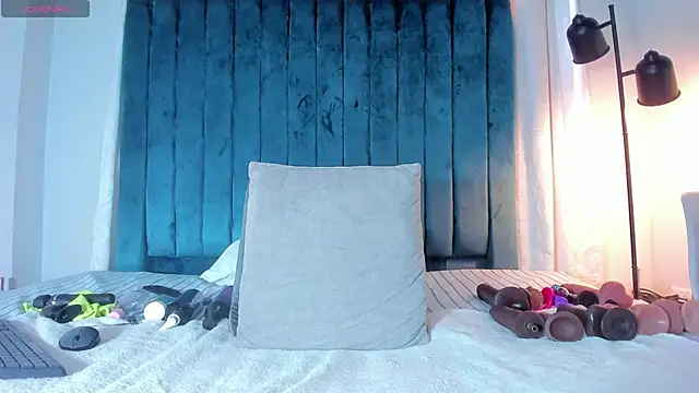 blondehorny69 online show from 11.21.25