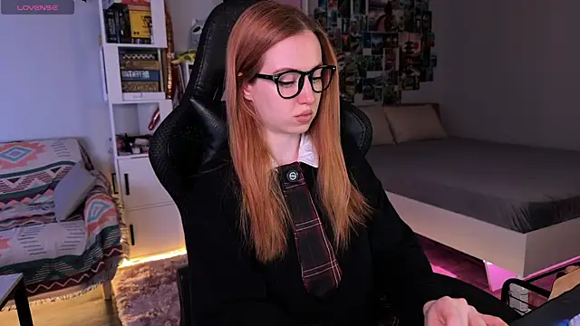 Snapshot of LinaWitch chatting on 11.05.25 LinaWitch online show from 11.05.25