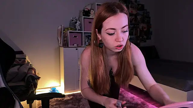 Snapshot of LinaWitch chatting on 11.16.25 LinaWitch online show from 11.16.25