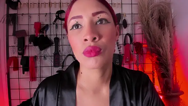 charrlotte quinn online show from 11.10.25