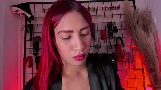 charrlotte quinn online show from 11.18.25