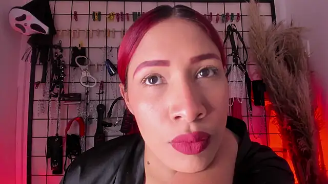 charrlotte quinn online show from 12.15.25