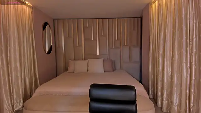 MollySundersX online show from 10.28.25