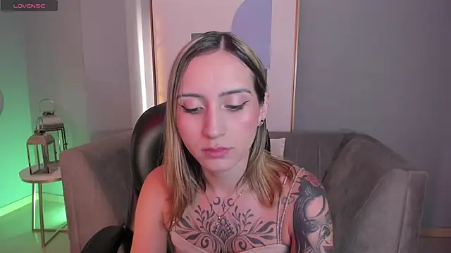 MollySundersX online show from 11.25.25