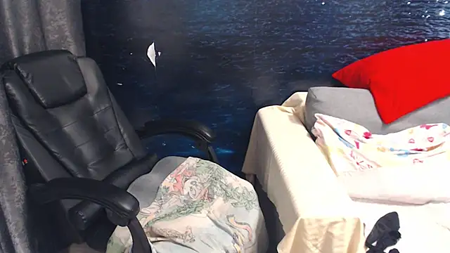 LadyAverrySquirt11 online show from 02.13.25