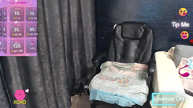 LadyAverrySquirt11 online show from 02.14.25