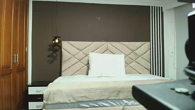 Snapshot of Raquel_jones chatting on 01.20.25 Raquel jones online show from 01.20.25