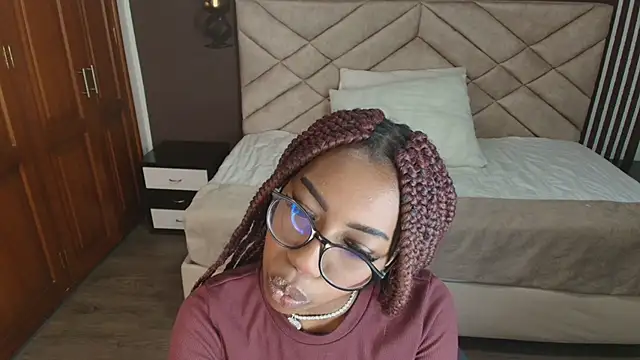 Snapshot of Raquel_jones chatting on 01.23.25 Raquel jones online show from 01.23.25