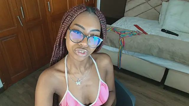 Snapshot of Raquel_jones chatting on 01.25.25 Raquel jones online show from 01.25.25