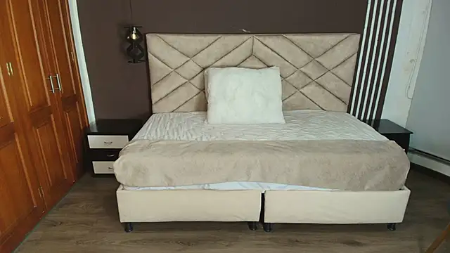 Raquel jones online show from 02.05.25