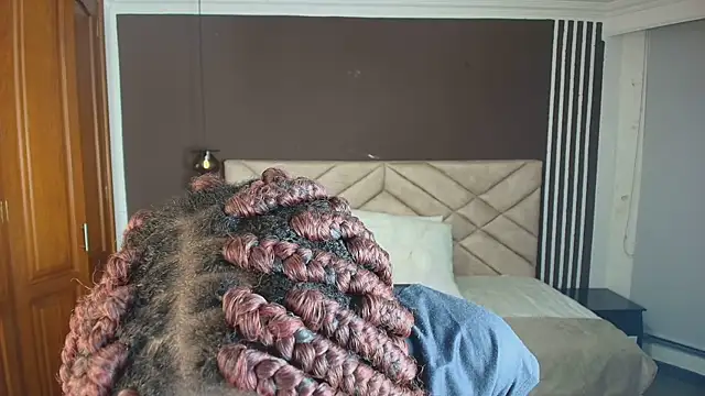 Snapshot of Raquel_jones chatting on 02.09.25 Raquel jones online show from 02.09.25