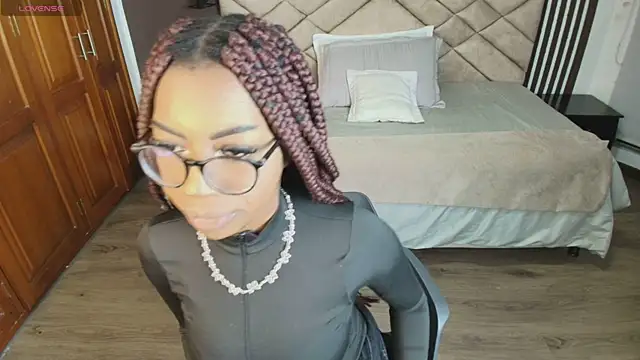 Snapshot of Raquel_jones chatting on 02.26.25 Raquel jones online show from 02.26.25