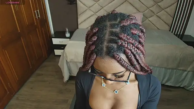 Snapshot of Raquel_jones chatting on 03.07.25 Raquel jones online show from 03.07.25