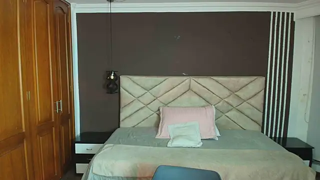 Snapshot of Raquel_jones chatting on 03.11.25 Raquel jones online show from 03.11.25