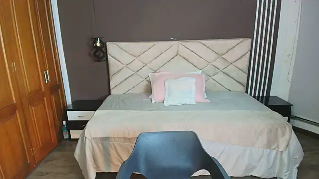 Raquel jones online show from 03.12.25