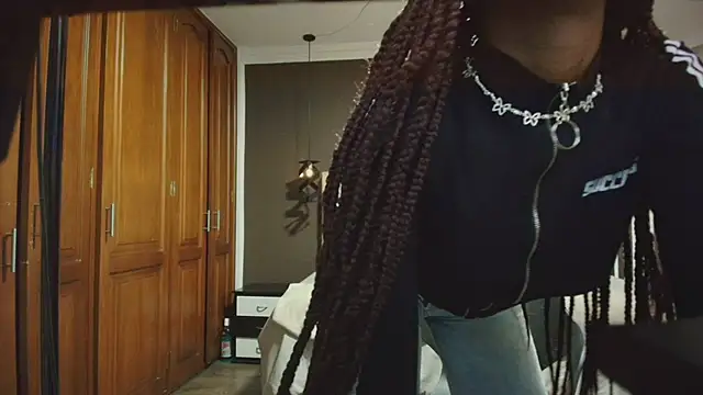 Snapshot of Raquel_jones chatting on 03.18.25 Raquel jones online show from 03.18.25