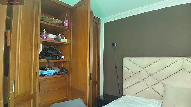 Snapshot of Raquel_jones chatting on 09.11.25 Raquel jones online show from 09.11.25