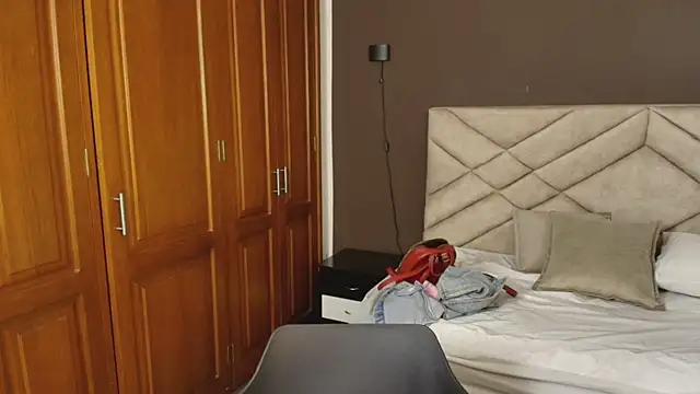 Snapshot of Raquel_jones chatting on 10.27.25 Raquel jones online show from 10.27.25